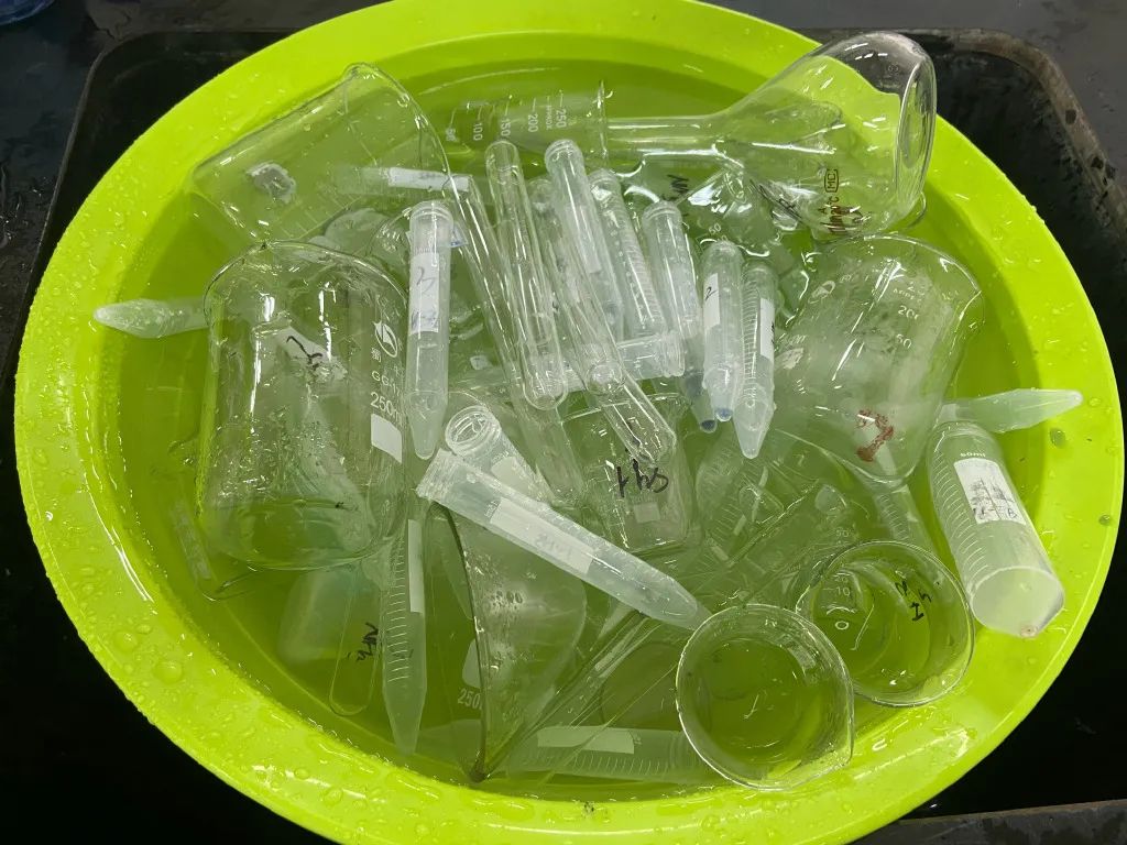 不要再用手洗瓶子了，人工洗瓶的傷害你知道嗎？